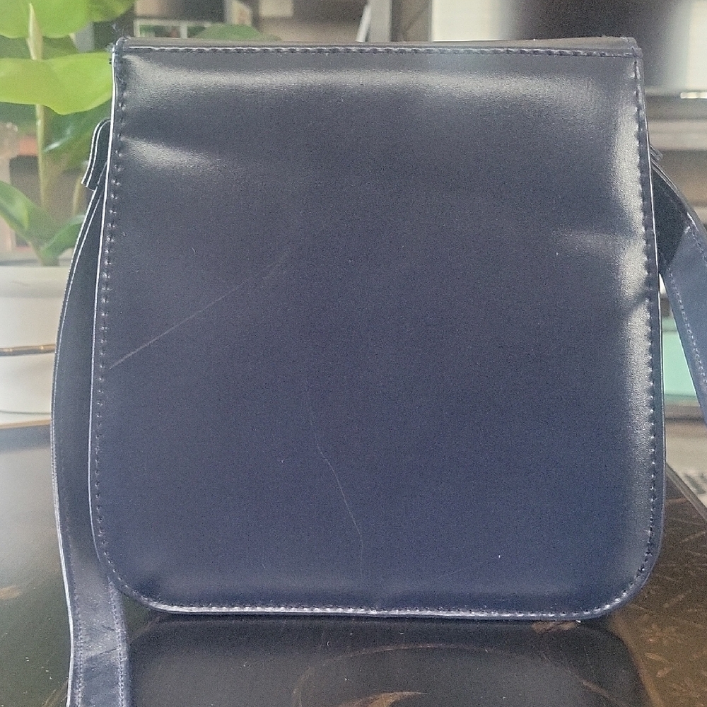 Elegant Navy Blue Leather Crossbody Bag - Picture 3 of 3